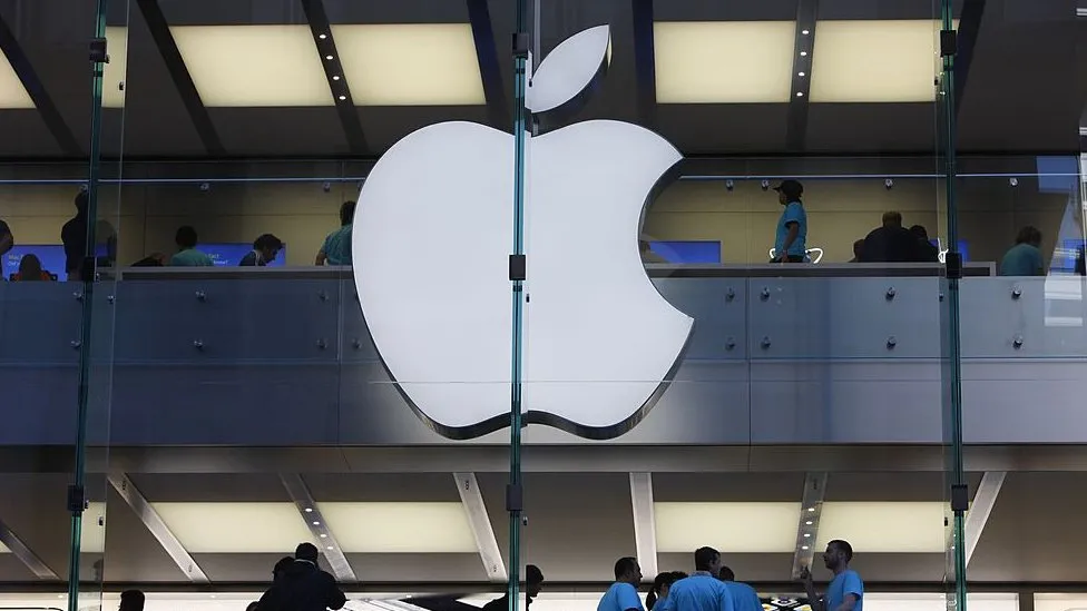 Apple overtakes Samsung as world's biggest phonemaker