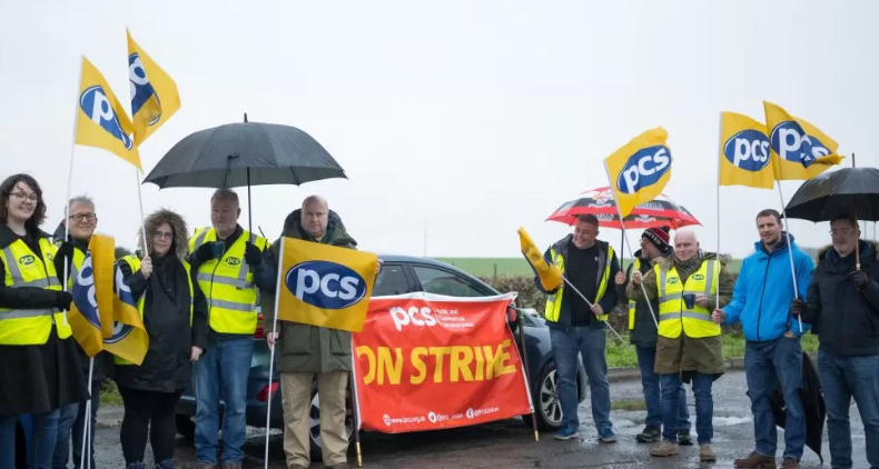 Airport strikes could go on for months, says PCS union boss