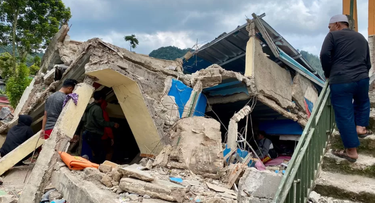 Indonesia earthquake: Many schoolchildren killed as toll soars to 268