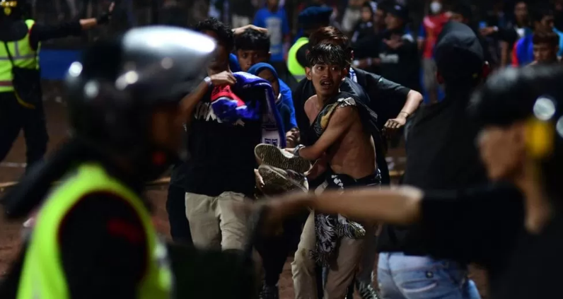 Indonesia: At least 174 dead in football stampede