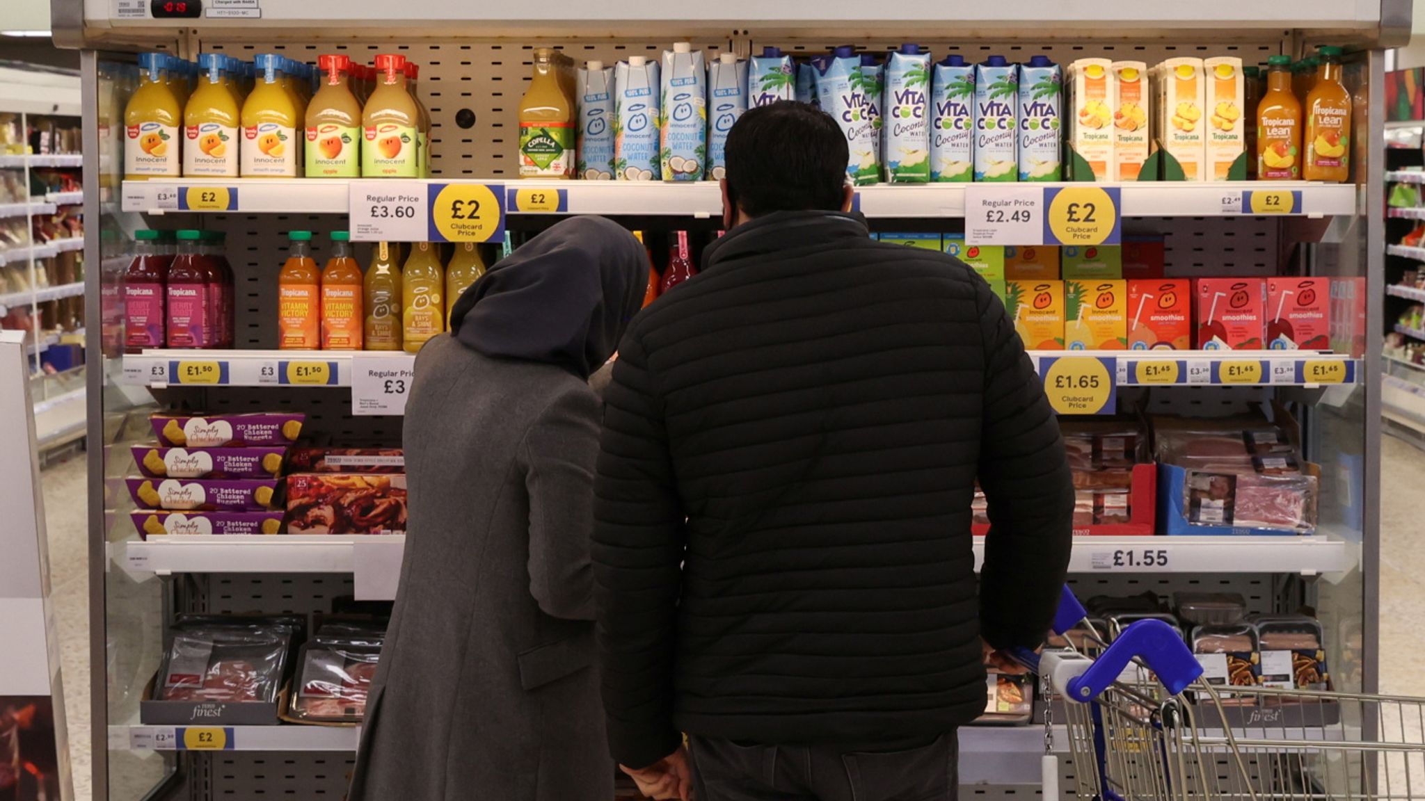 Shoppers turn to packed lunches to keep budgets in line - as grocery price inflation 'remains high'
